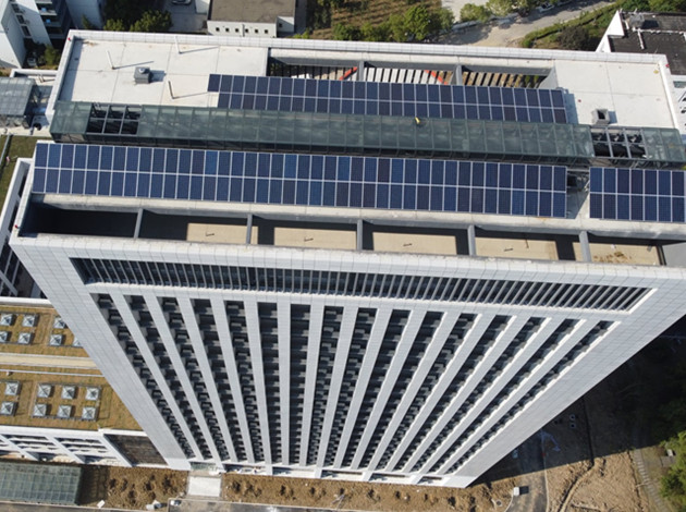 50,49 kW rozproszony projekt słoneczny na dachu dla szkoły